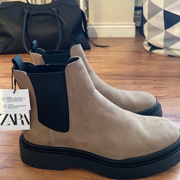 Zara Other - Brand new never worn platform suede Chelsea boots